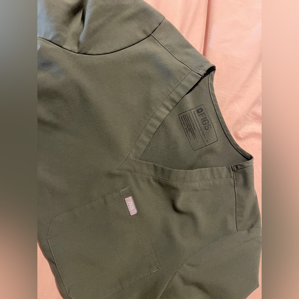 Figs Moss Green Catarina top